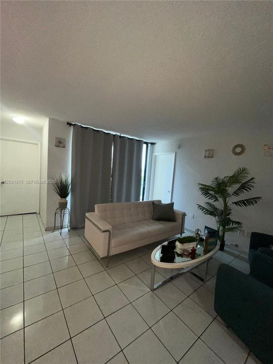 Activo con contrato: $229,000 (2 camas, 2 baños, 910 Pies cuadrados)