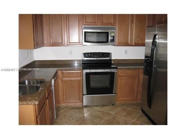 For Sale: $329,000 (3 beds, 3 baths, 1378 Square Feet)