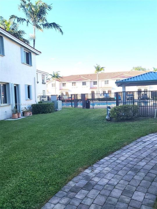 For Sale: $329,000 (3 beds, 3 baths, 1378 Square Feet)