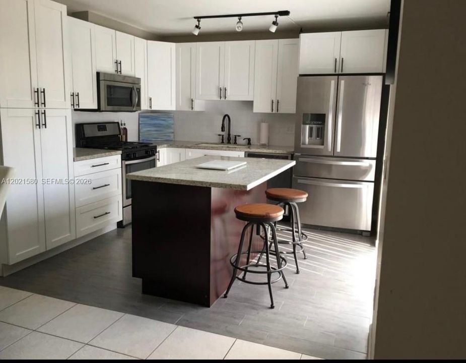 В аренду: $2,700 (2 спален, 2 ванн, 1326 Квадратных фут)