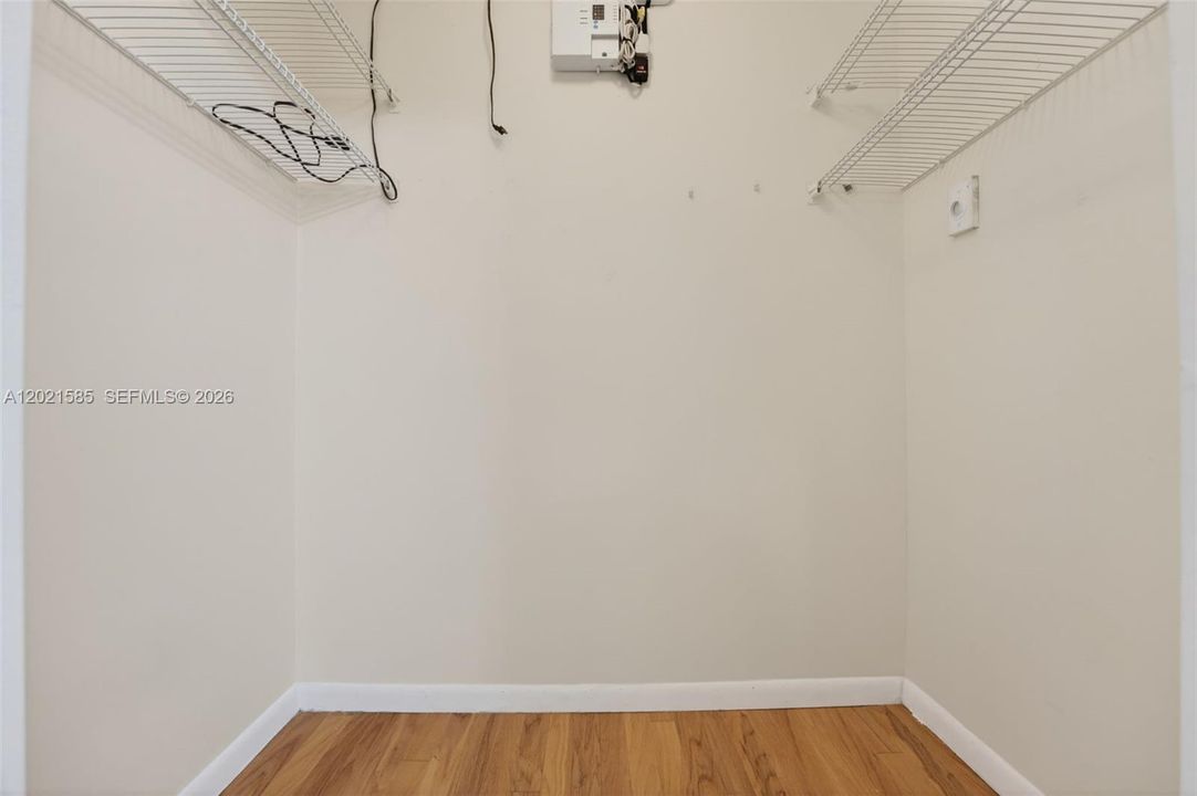 For Sale: $299,000 (2 beds, 2 baths, 1216 Square Feet)
