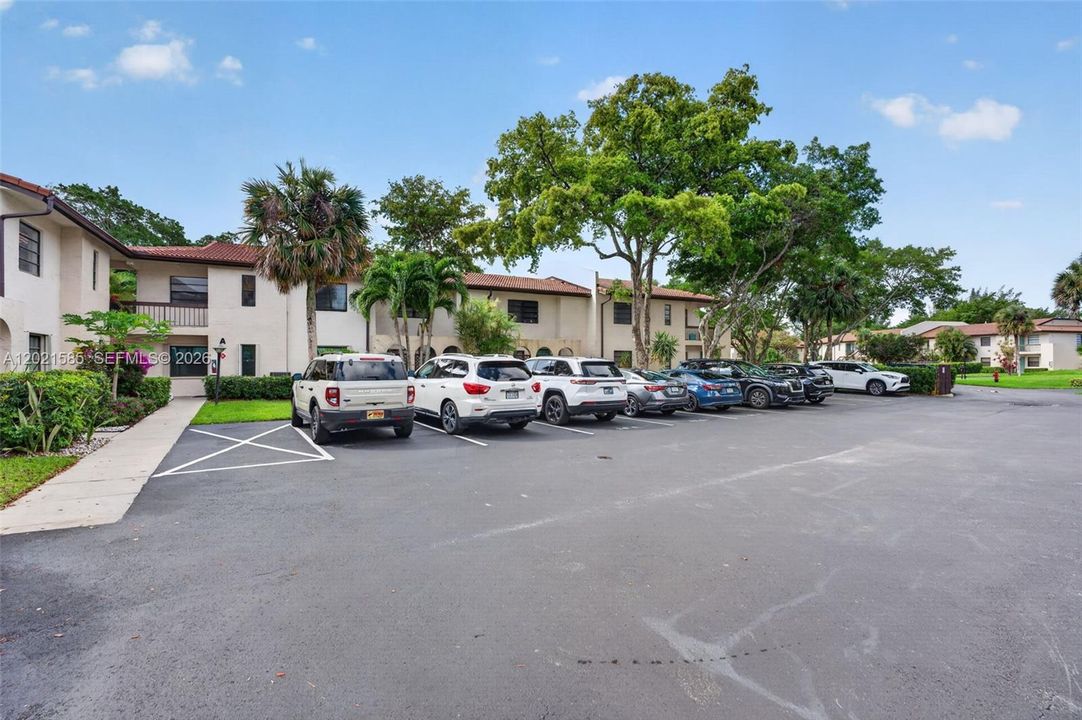 For Sale: $299,000 (2 beds, 2 baths, 1216 Square Feet)