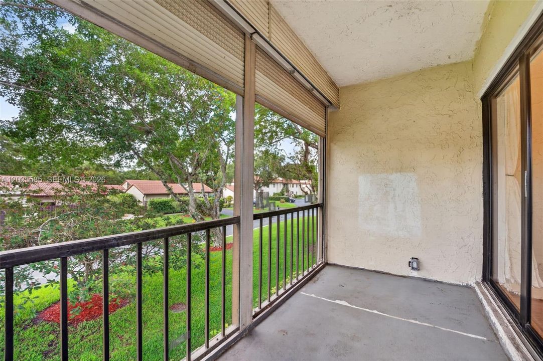 For Sale: $299,000 (2 beds, 2 baths, 1216 Square Feet)
