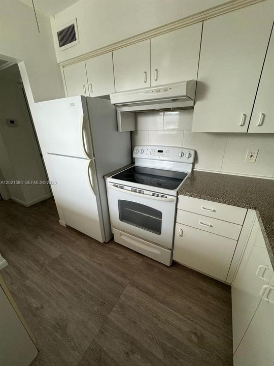 На продажу: $215,000 (1 спален, 1 ванн, 800 Квадратных фут)