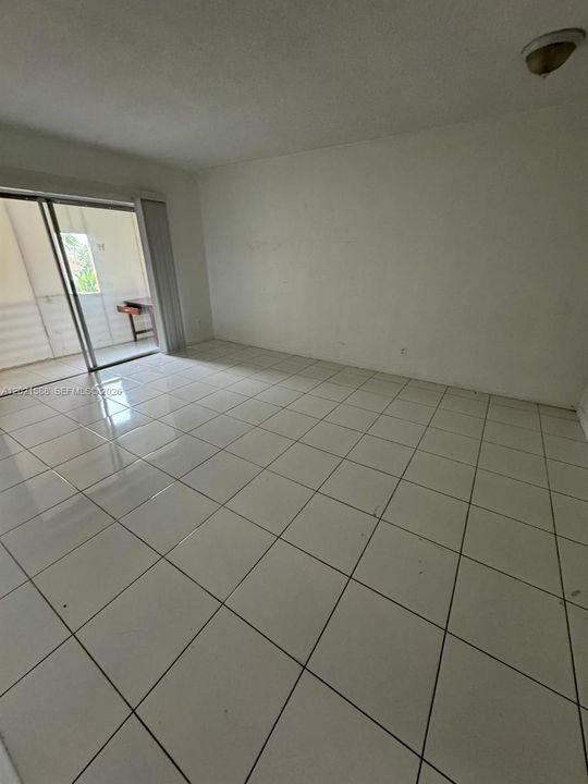 На продажу: $215,000 (1 спален, 1 ванн, 800 Квадратных фут)