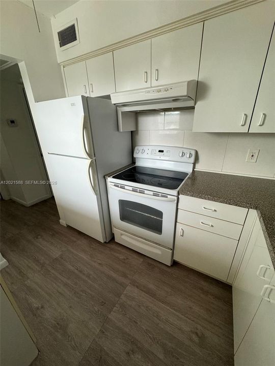 На продажу: $215,000 (1 спален, 1 ванн, 800 Квадратных фут)