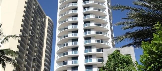 Activo con contrato: $439,000 (2 camas, 2 baños, 908 Pies cuadrados)