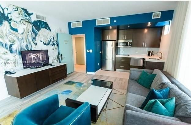 Activo con contrato: $439,000 (2 camas, 2 baños, 908 Pies cuadrados)