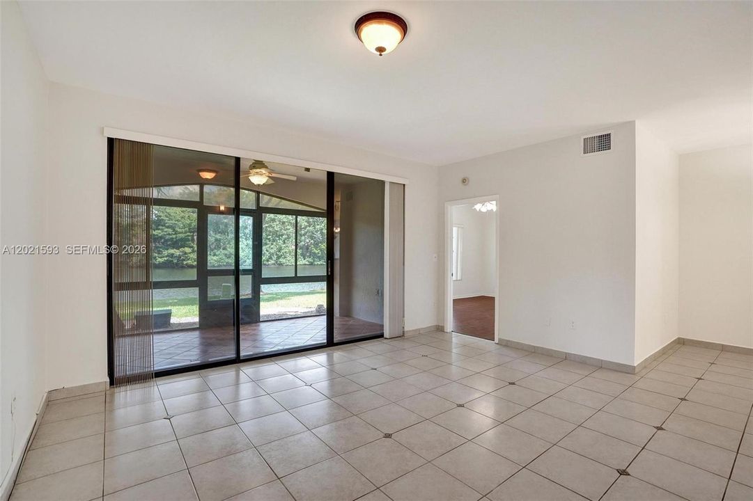 В аренду: $2,850 (2 спален, 2 ванн, 1105 Квадратных фут)