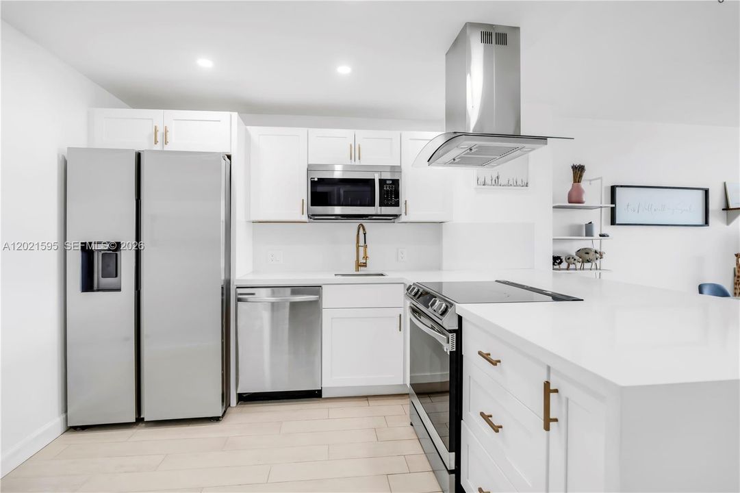 Под контрактом: $259,500 (1 спален, 1 ванн, 913 Квадратных фут)