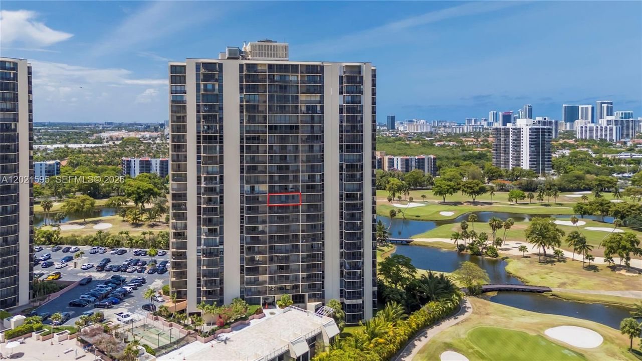Под контрактом: $259,500 (1 спален, 1 ванн, 913 Квадратных фут)