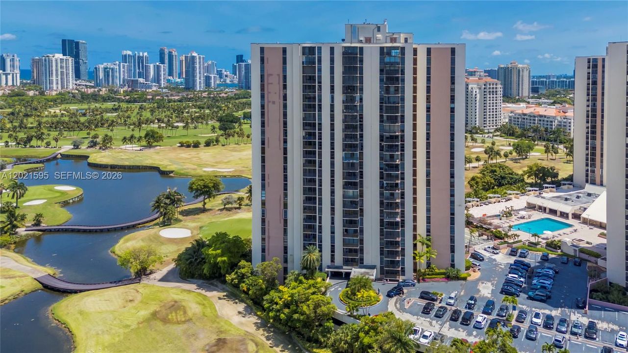 Под контрактом: $259,500 (1 спален, 1 ванн, 913 Квадратных фут)
