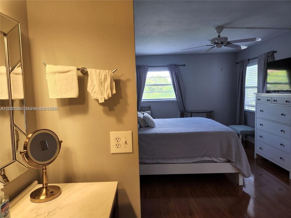 En Venta: $212,000 (2 camas, 2 baños, 1100 Pies cuadrados)