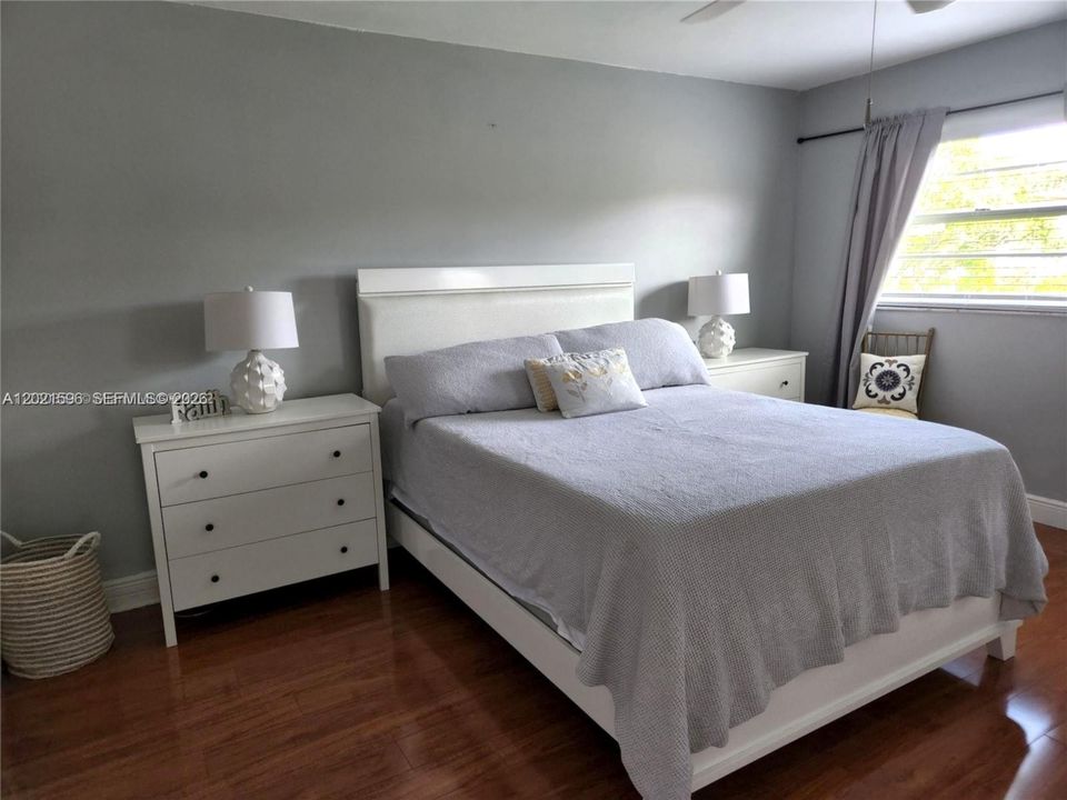 En Venta: $212,000 (2 camas, 2 baños, 1100 Pies cuadrados)