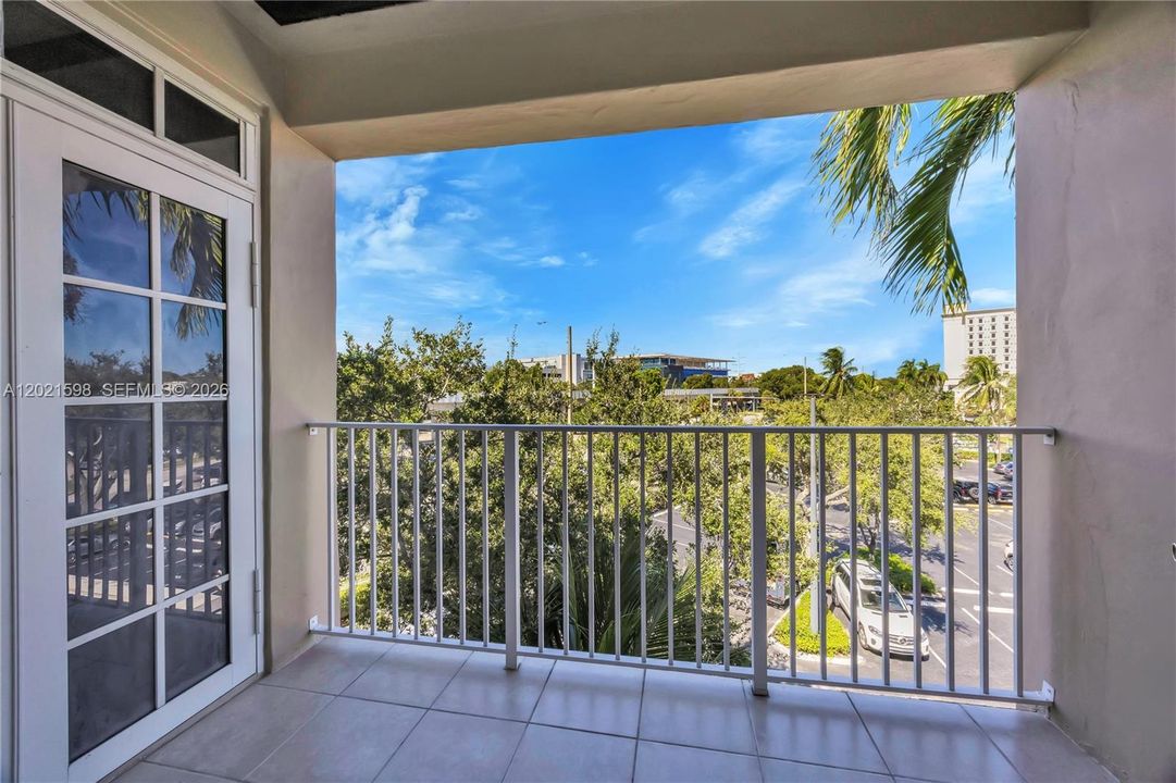 Active With Contract: $2,575 (1 beds, 1 baths, 620 Square Feet)