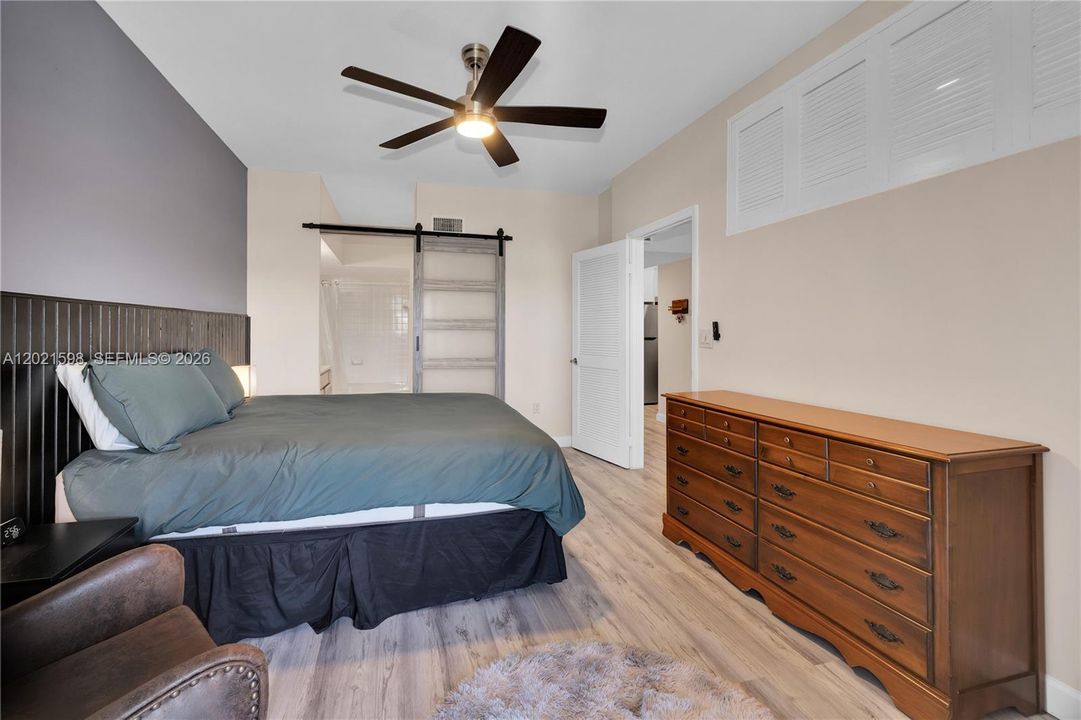 Active With Contract: $2,575 (1 beds, 1 baths, 620 Square Feet)