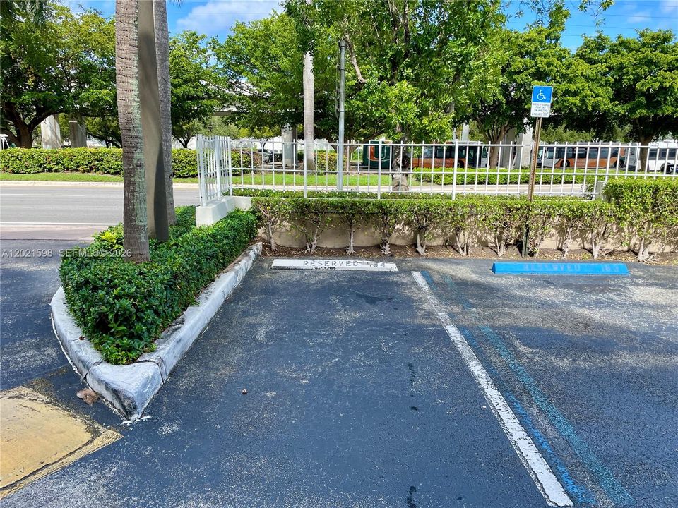 Active With Contract: $2,575 (1 beds, 1 baths, 620 Square Feet)