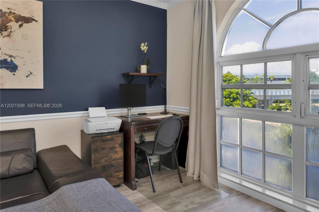 Active With Contract: $2,575 (1 beds, 1 baths, 620 Square Feet)