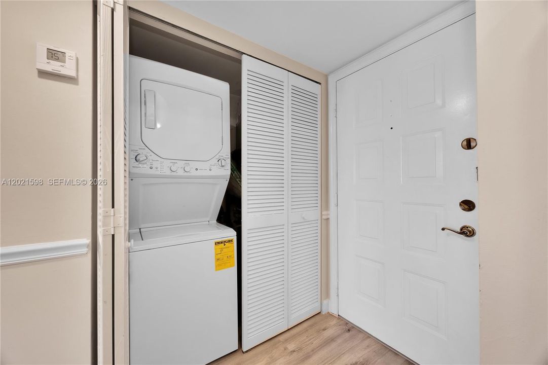 Active With Contract: $2,575 (1 beds, 1 baths, 620 Square Feet)