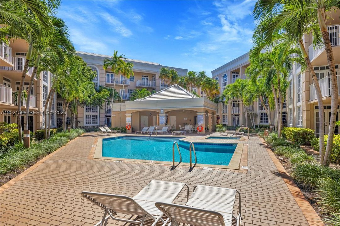 Active With Contract: $2,575 (1 beds, 1 baths, 620 Square Feet)