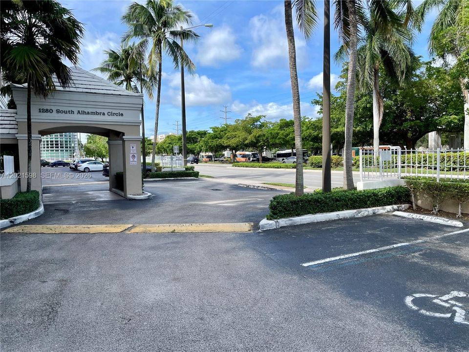 Active With Contract: $2,575 (1 beds, 1 baths, 620 Square Feet)
