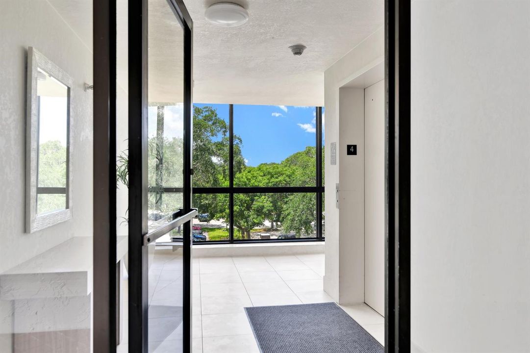 6420 Boca del Mar Dr 405 elevator foyer