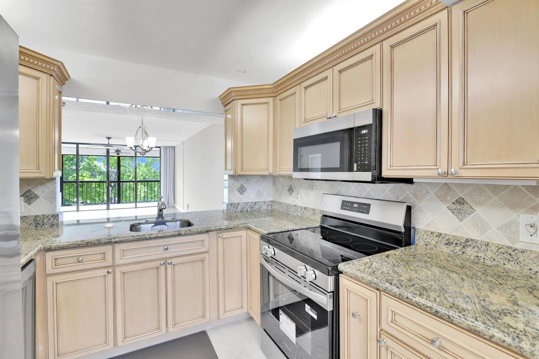 6420 Boca del Mar Dr kitchen best