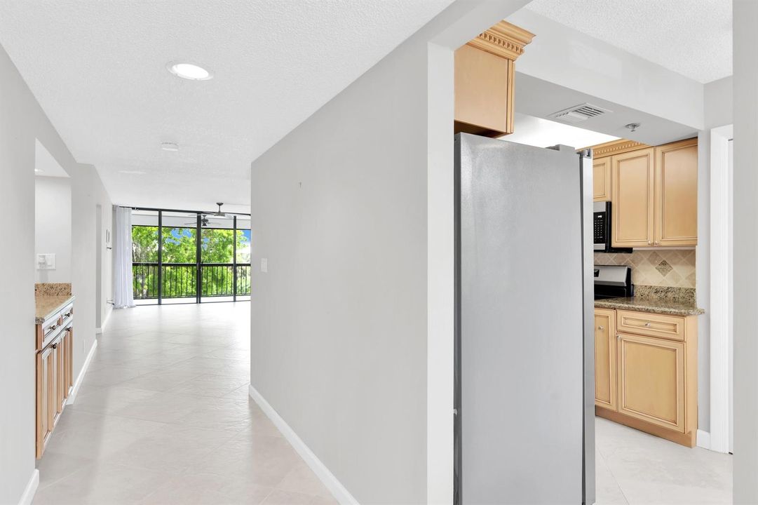6420 Boca del Mar Dr 405 foyer
