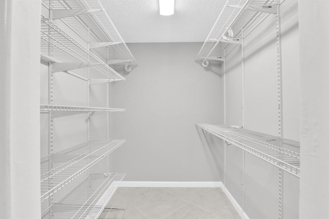 6420 Boca del Mar Dr 405 walk in closet