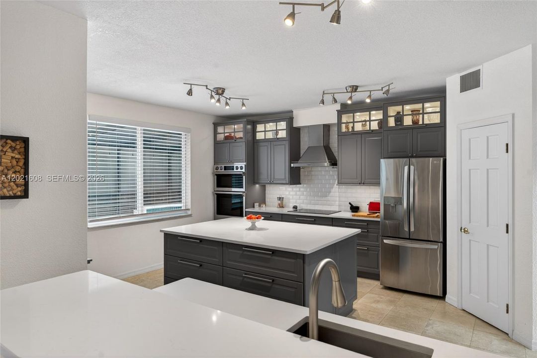 En Venta: $1,490,000 (5 camas, 3 baños, 3408 Pies cuadrados)