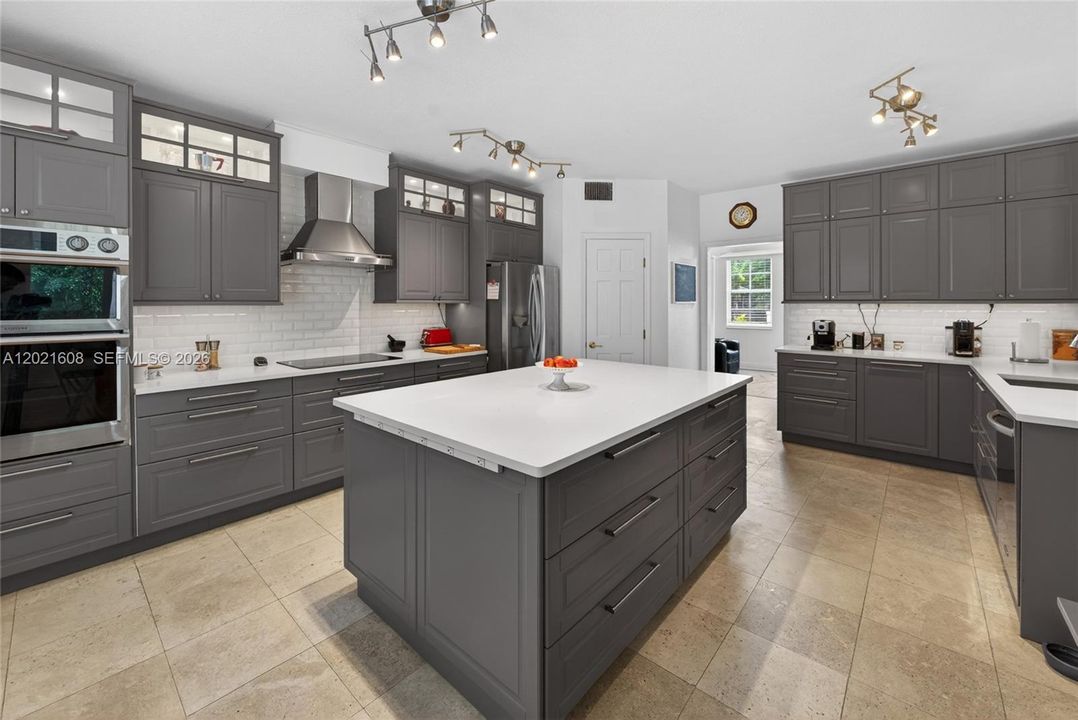 En Venta: $1,490,000 (5 camas, 3 baños, 3408 Pies cuadrados)