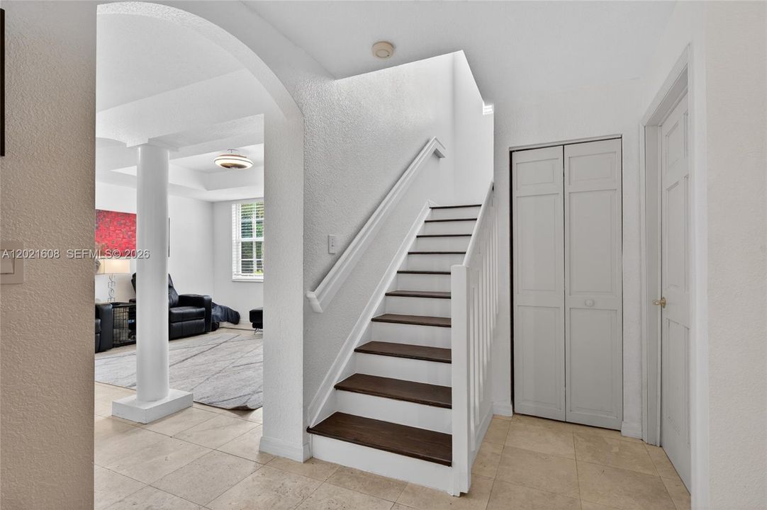 En Venta: $1,490,000 (5 camas, 3 baños, 3408 Pies cuadrados)
