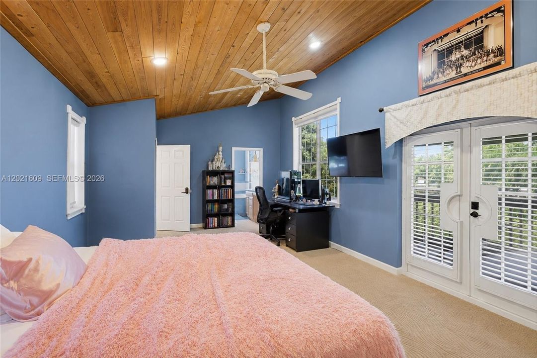 For Sale: $1,100,000 (4 beds, 3 baths, 2576 Square Feet)
