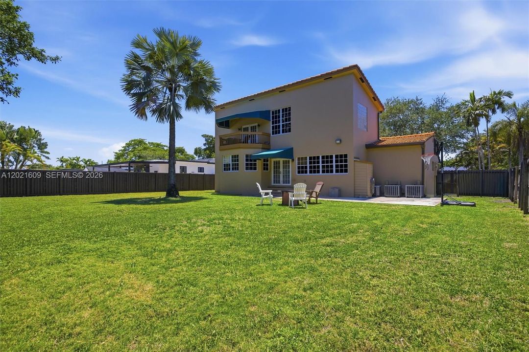For Sale: $1,100,000 (4 beds, 3 baths, 2576 Square Feet)