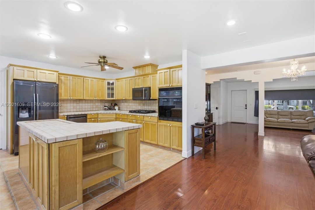 For Sale: $1,100,000 (4 beds, 3 baths, 2576 Square Feet)