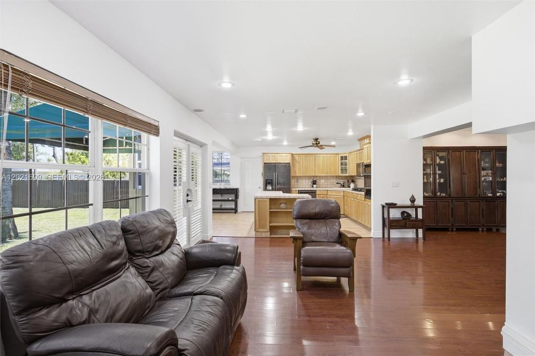 For Sale: $1,100,000 (4 beds, 3 baths, 2576 Square Feet)