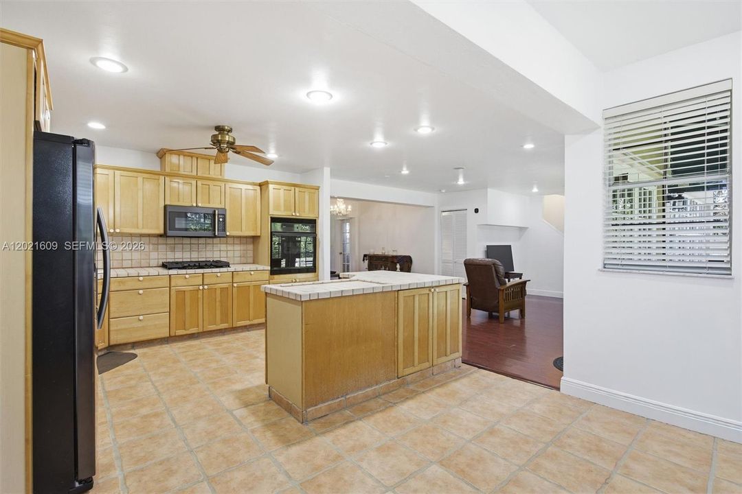 For Sale: $1,100,000 (4 beds, 3 baths, 2576 Square Feet)
