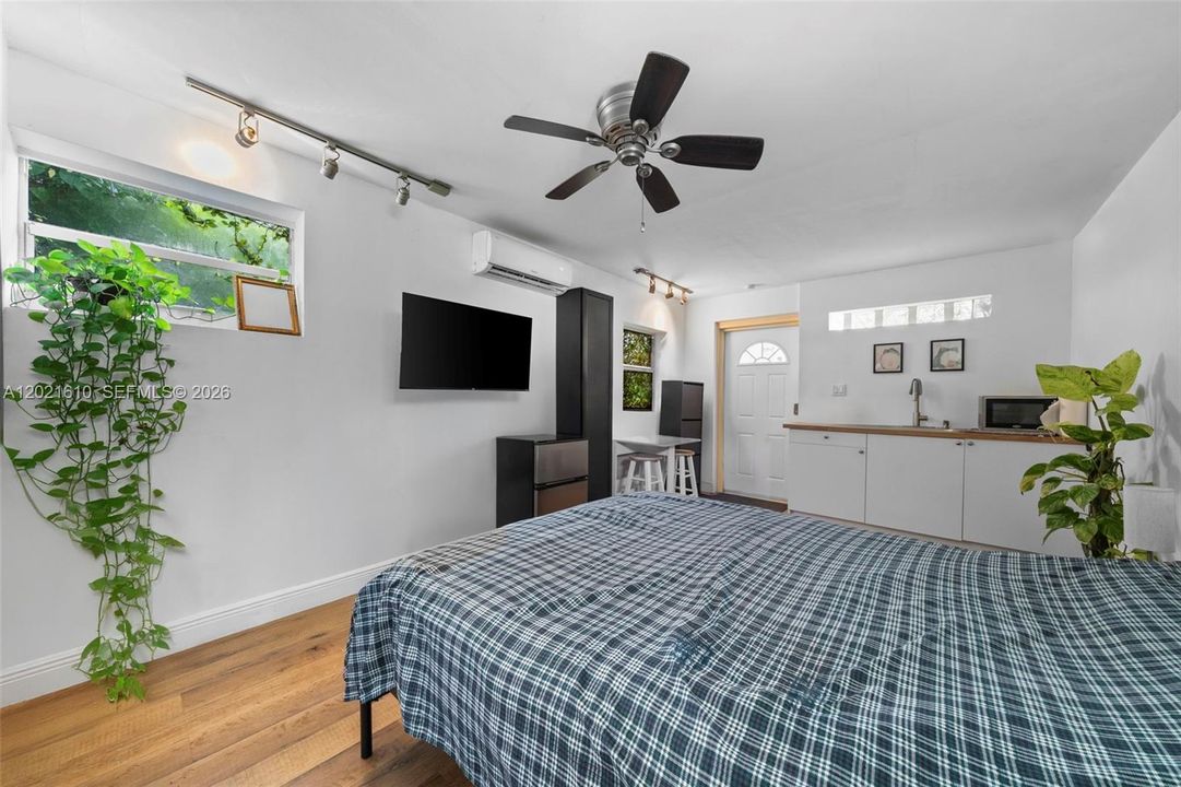 En Venta: $1,145,000 (4 camas, 3 baños, 1517 Pies cuadrados)