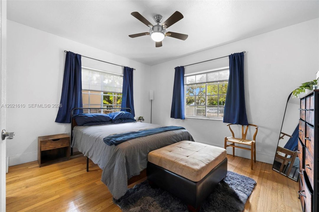 En Venta: $1,145,000 (4 camas, 3 baños, 1517 Pies cuadrados)