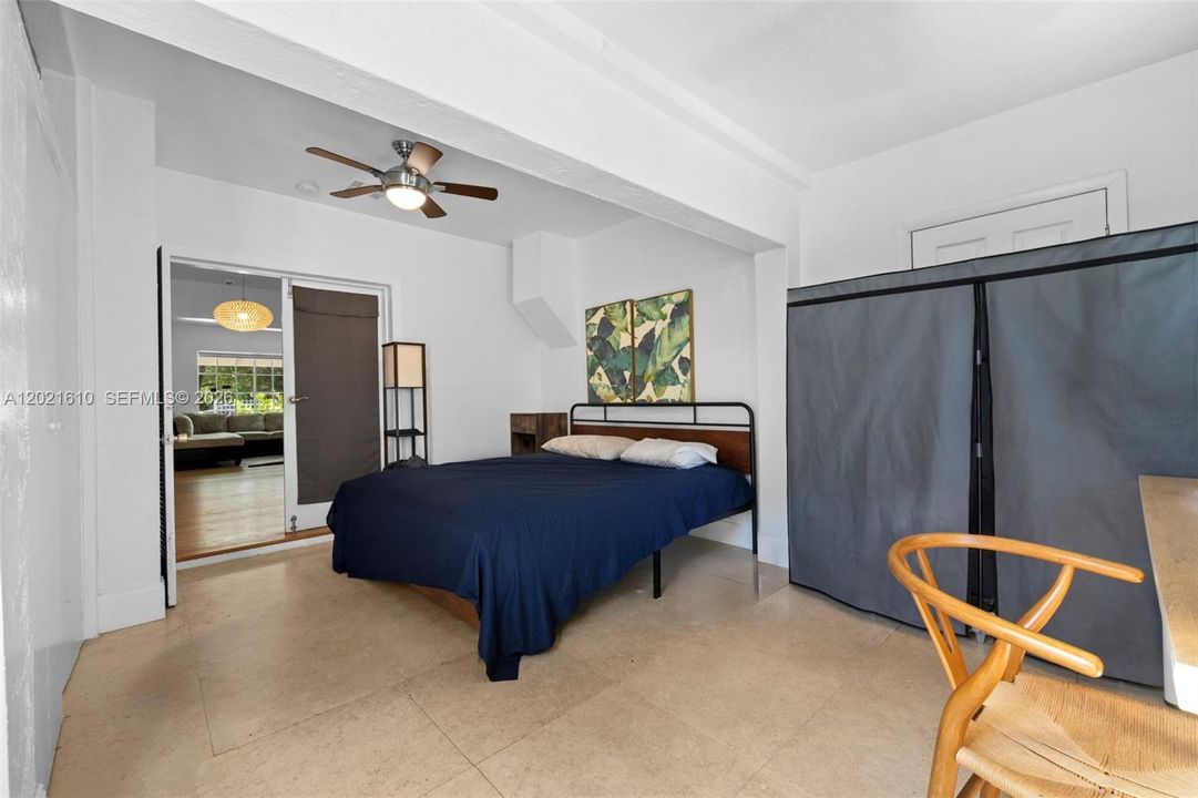 En Venta: $1,145,000 (4 camas, 3 baños, 1517 Pies cuadrados)