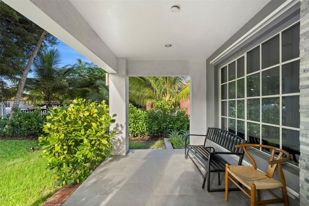 En Venta: $1,145,000 (4 camas, 3 baños, 1517 Pies cuadrados)