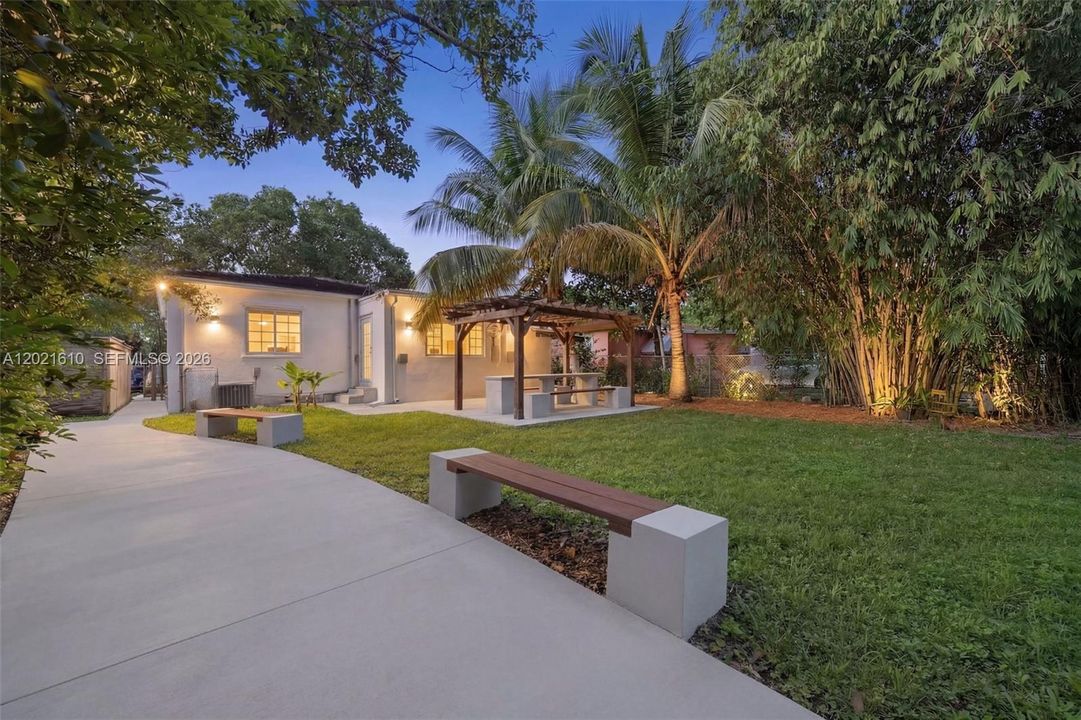 En Venta: $1,145,000 (4 camas, 3 baños, 1517 Pies cuadrados)