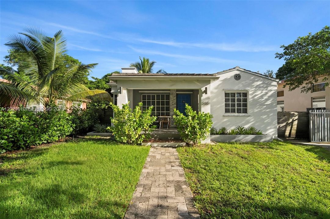 En Venta: $1,145,000 (4 camas, 3 baños, 1517 Pies cuadrados)