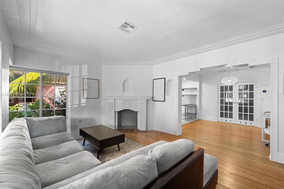 En Venta: $1,145,000 (4 camas, 3 baños, 1517 Pies cuadrados)