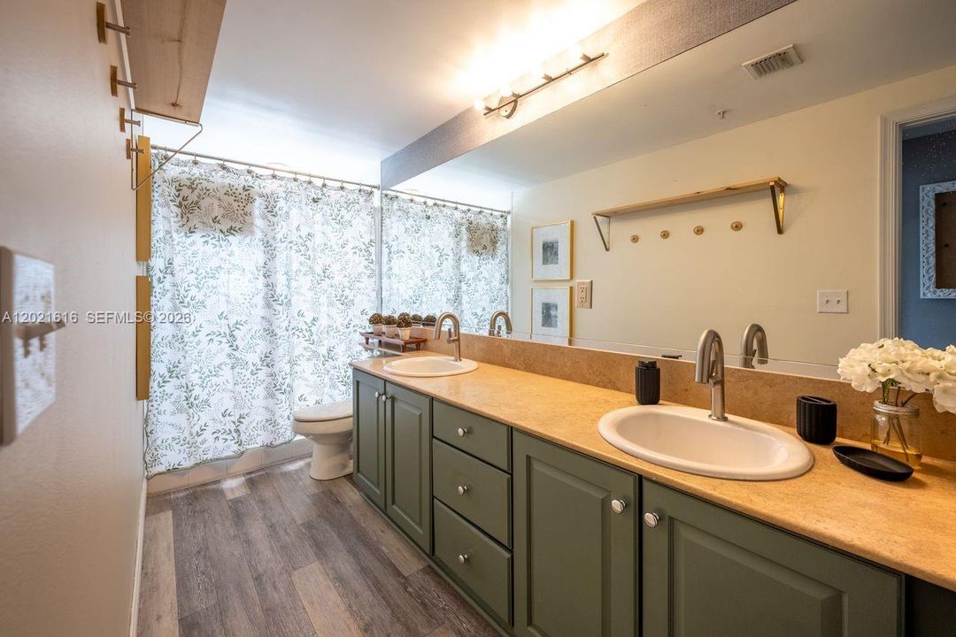 For Rent: $2,800 (3 beds, 2 baths, 1633 Square Feet)