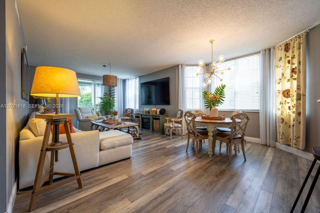 For Rent: $2,800 (3 beds, 2 baths, 1633 Square Feet)