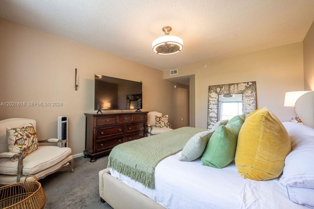 For Rent: $2,800 (3 beds, 2 baths, 1633 Square Feet)