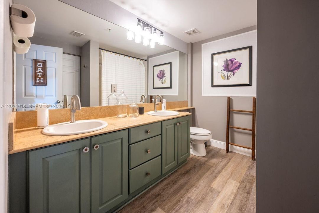 For Rent: $2,800 (3 beds, 2 baths, 1633 Square Feet)