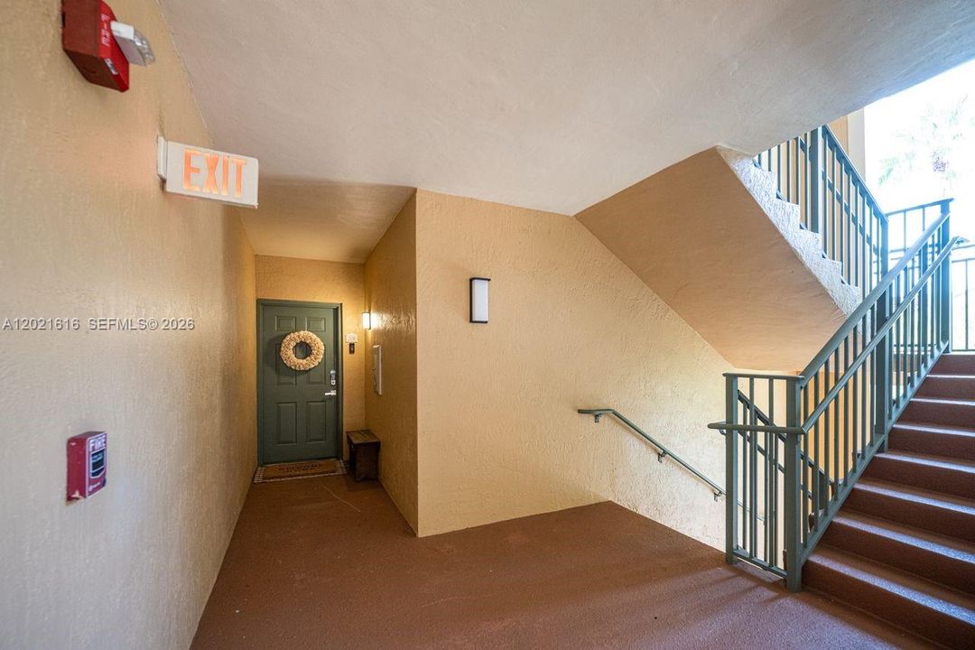 For Rent: $2,800 (3 beds, 2 baths, 1633 Square Feet)