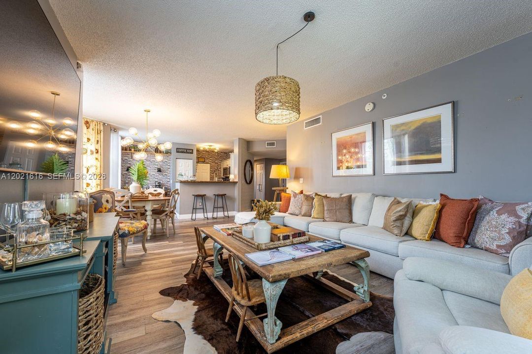 For Rent: $2,800 (3 beds, 2 baths, 1633 Square Feet)